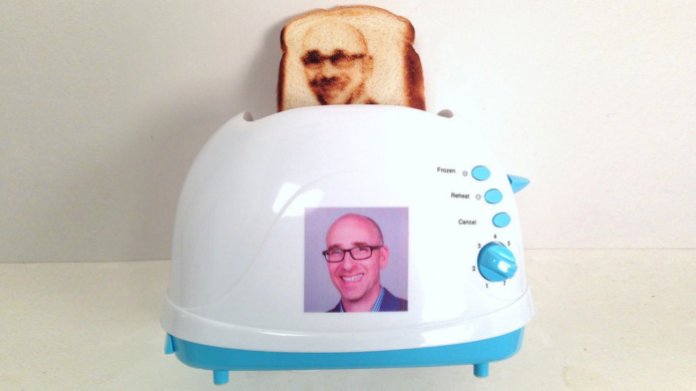 wtf-decouvrez-le-seflie-toaster-6